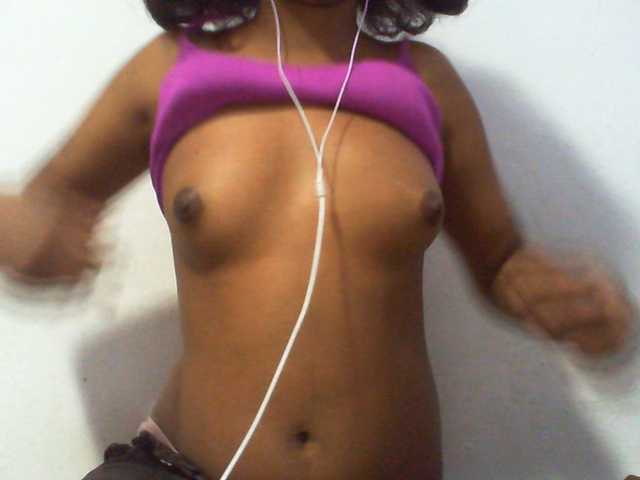 Njara12 live cam on BongaCams
