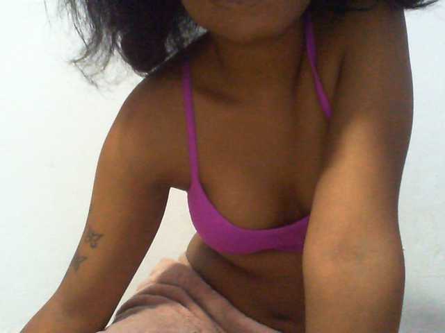 Njara12 live cam on BongaCams