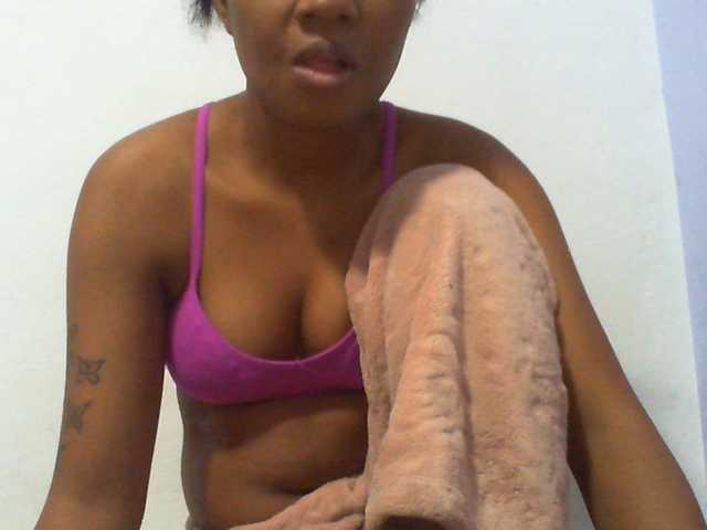 Njara12 live cam on BongaCams