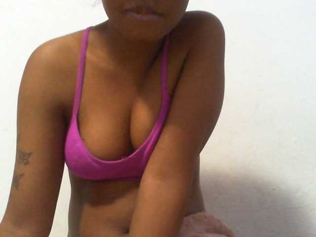 Njara12 live cam on BongaCams