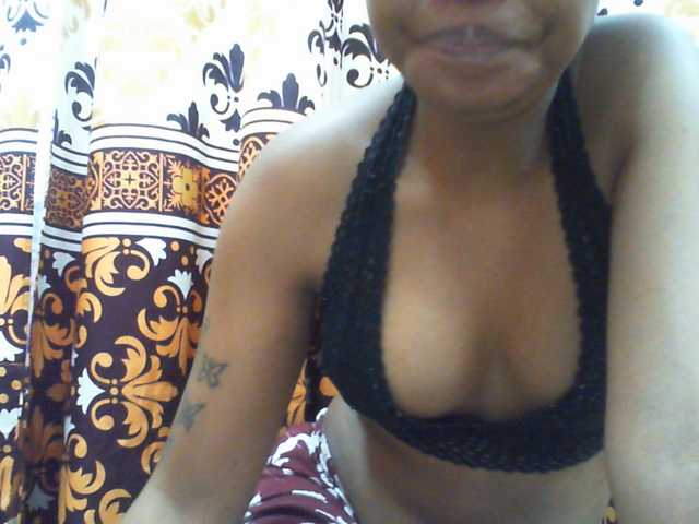 Maylis55 live cam preview
