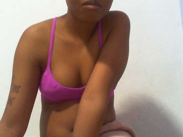 Njara12 live cam on BongaCams
