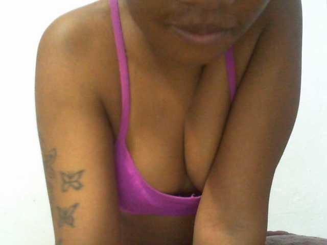 Njara12 live cam on BongaCams