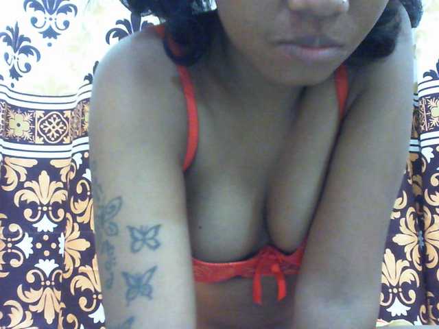 Njara12 live cam on BongaCams