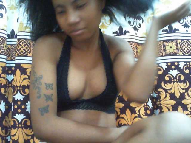 Njara12 live cam on BongaCams