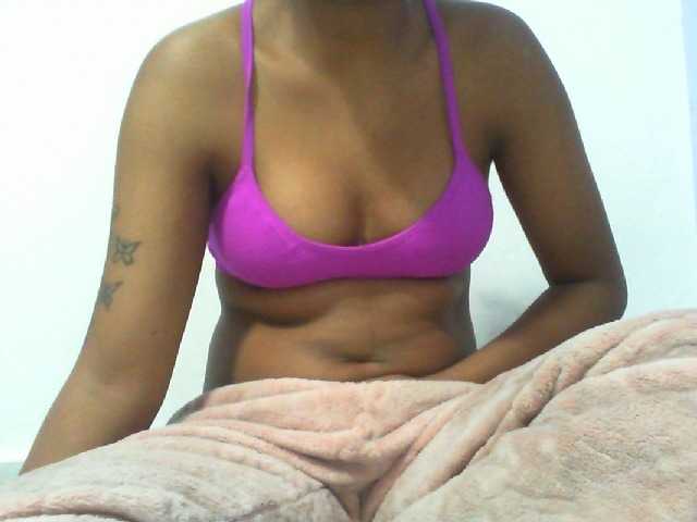 Njara12 live cam on BongaCams