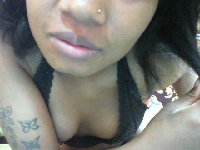 Njara12 live cam on BongaCams