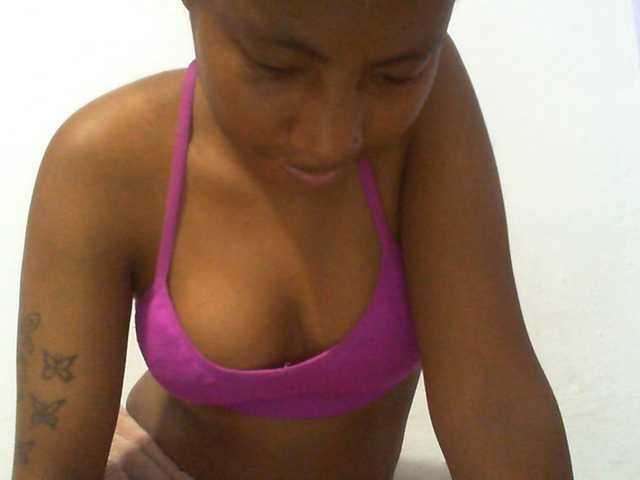 Njara12 live cam on BongaCams
