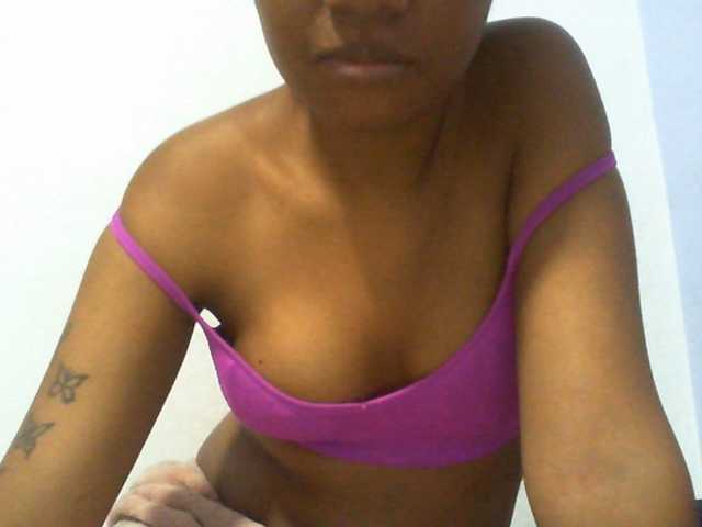 Njara12 live cam on BongaCams