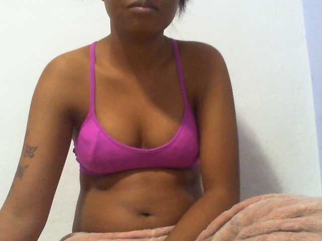 Njara12 live cam on BongaCams