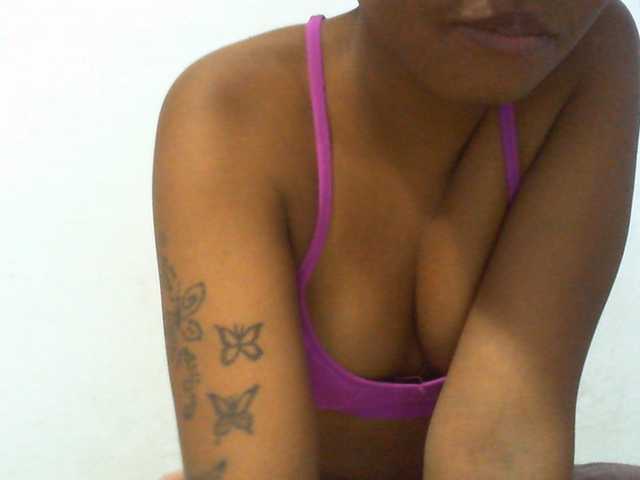 Njara12 live cam on BongaCams