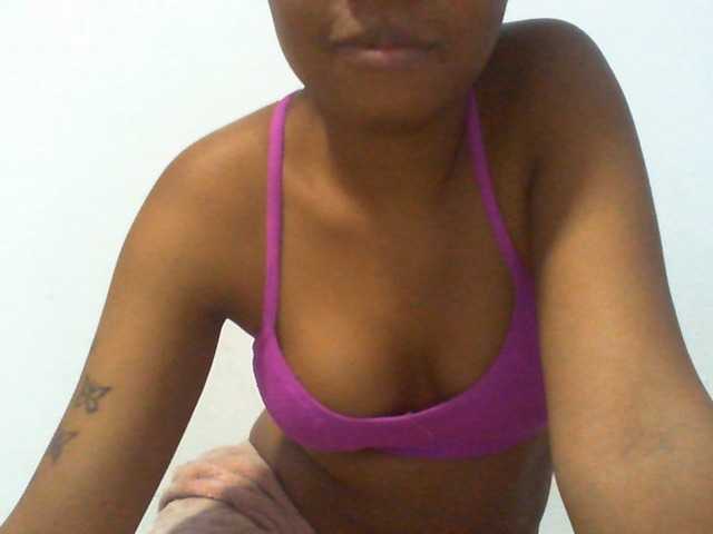 Njara12 live cam on BongaCams