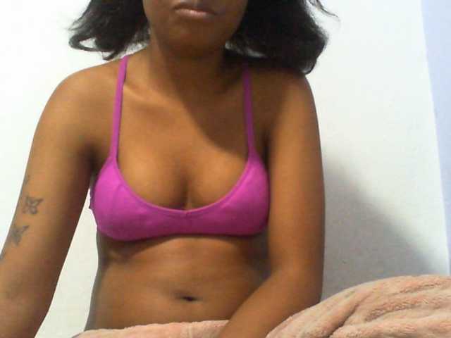 Njara12 live cam on BongaCams