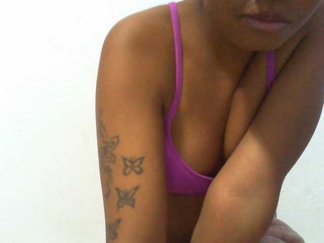 Njara12 live cam on BongaCams