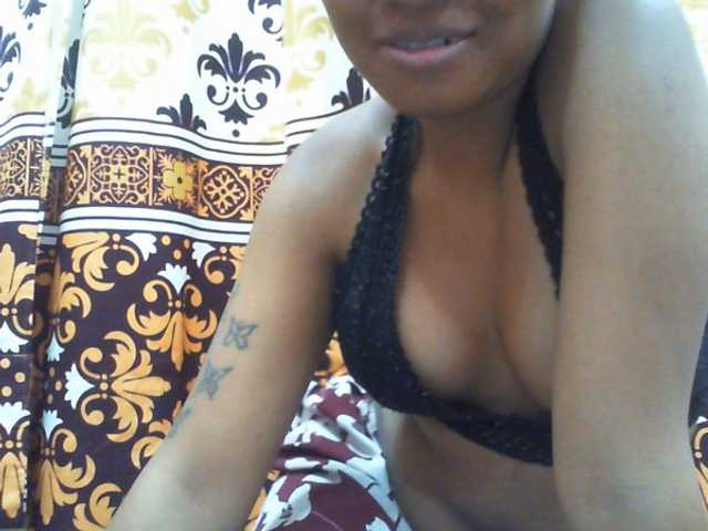 Maylis55 live cam preview