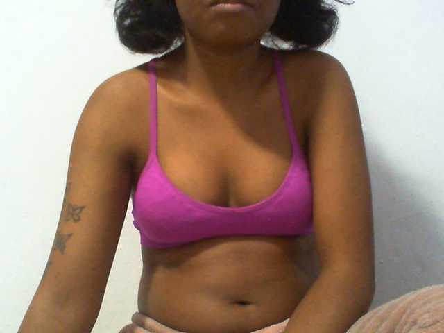 Njara12 live cam on BongaCams