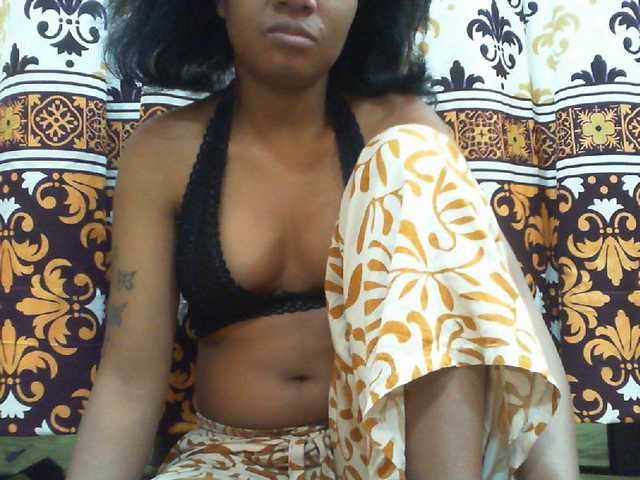 Njara12 live cam on BongaCams
