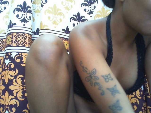 Njara12 live cam on BongaCams