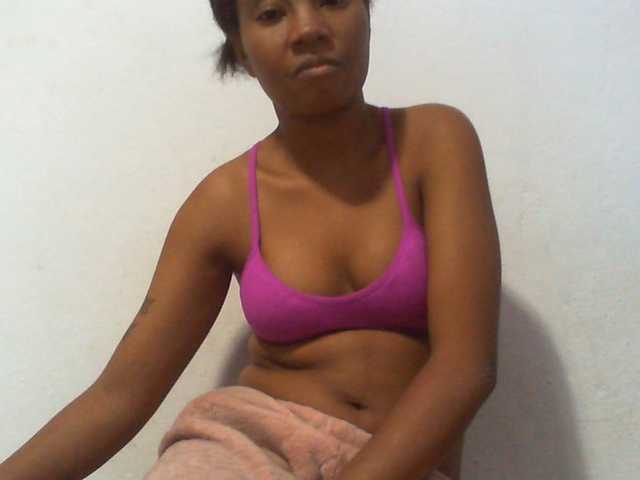 Njara12 live cam on BongaCams