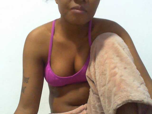 Njara12 live cam on BongaCams