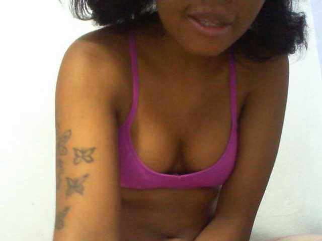 Njara12 live cam on BongaCams