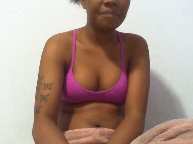 Njara12 live cam on BongaCams