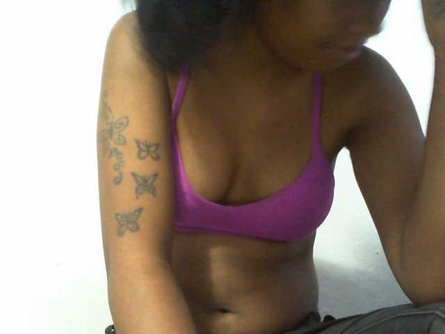 Njara12 live cam on BongaCams