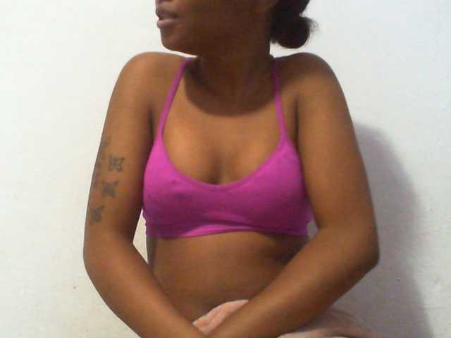 Njara12 live cam on BongaCams
