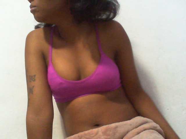 Njara12 live cam on BongaCams