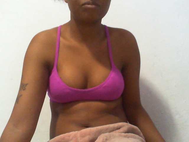 Njara12 live cam on BongaCams