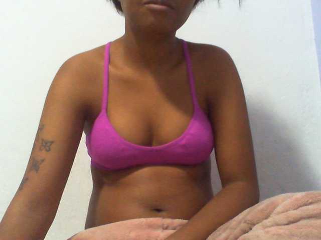 Njara12 live cam on BongaCams