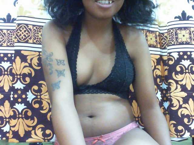 Njara12 live cam on BongaCams
