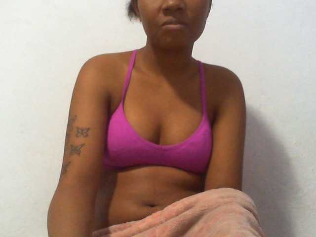 Njara12 live cam on BongaCams