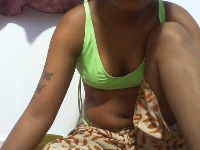 Njara12 live cam on BongaCams
