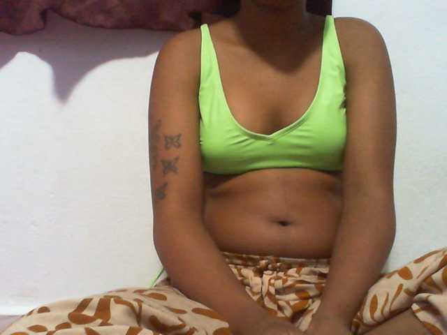 Njara12 live cam on BongaCams