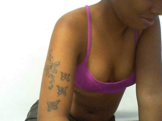Njara12 live cam on BongaCams