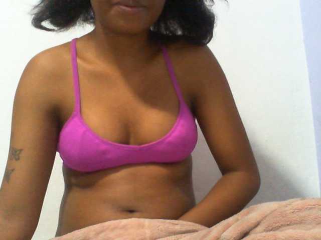 Njara12 live cam on BongaCams