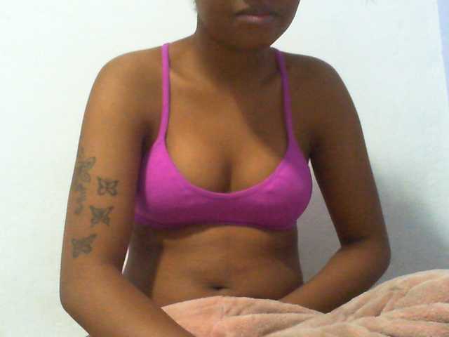 Njara12 live cam on BongaCams