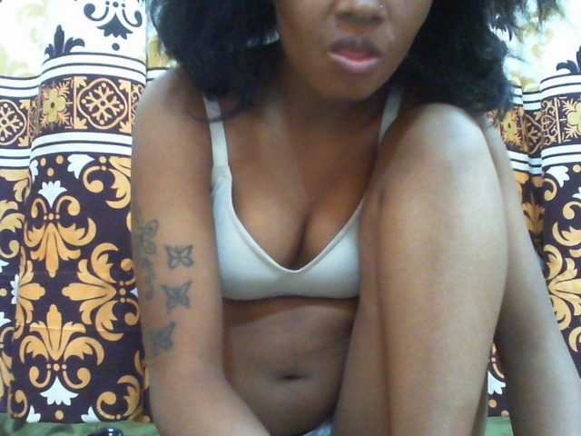 Njara12 live cam on BongaCams