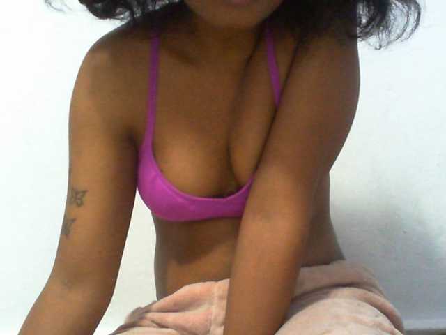 Njara12 live cam on BongaCams