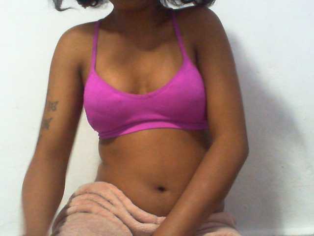 Njara12 live cam on BongaCams