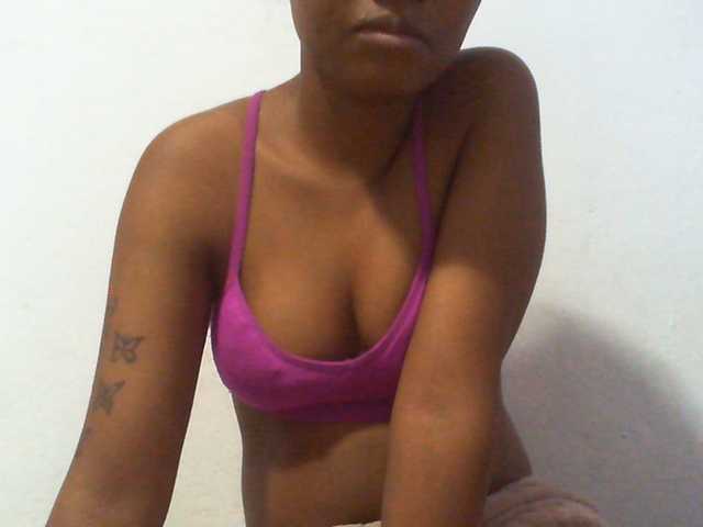 Njara12 live cam on BongaCams