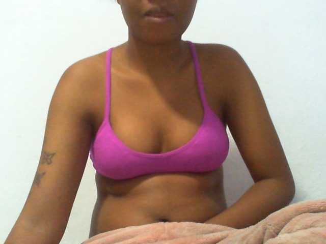Njara12 live cam on BongaCams