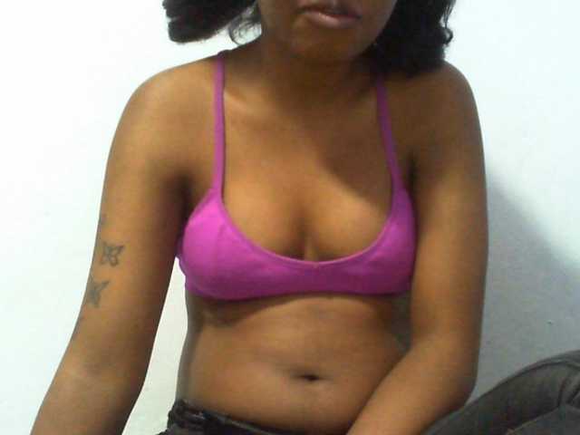 Njara12 live cam on BongaCams