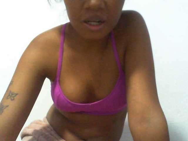 Njara12 live cam on BongaCams