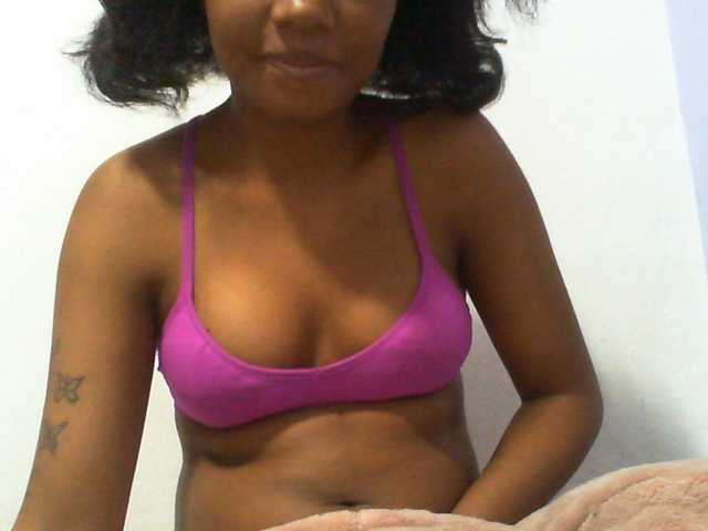 Njara12 live cam on BongaCams