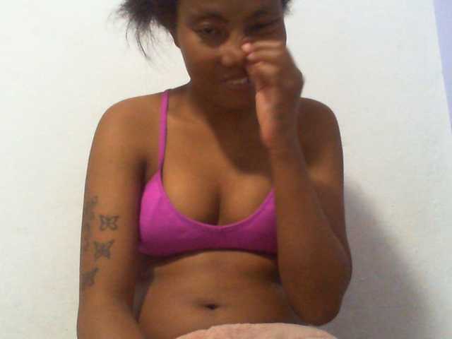 Njara12 live cam on BongaCams