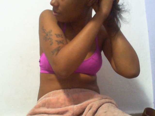 Njara12 live cam on BongaCams