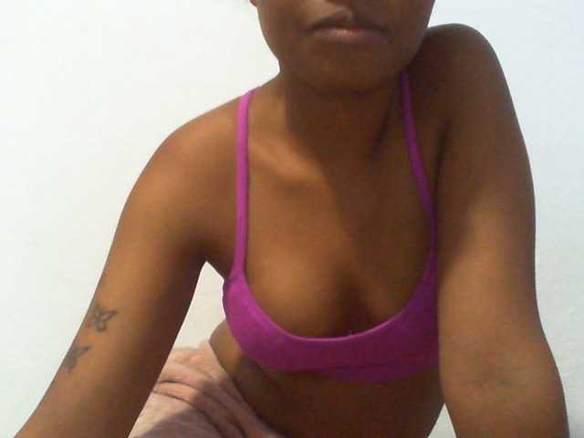 Njara12 live cam on BongaCams