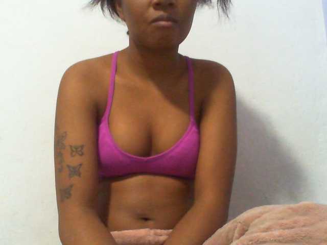 Njara12 live cam on BongaCams